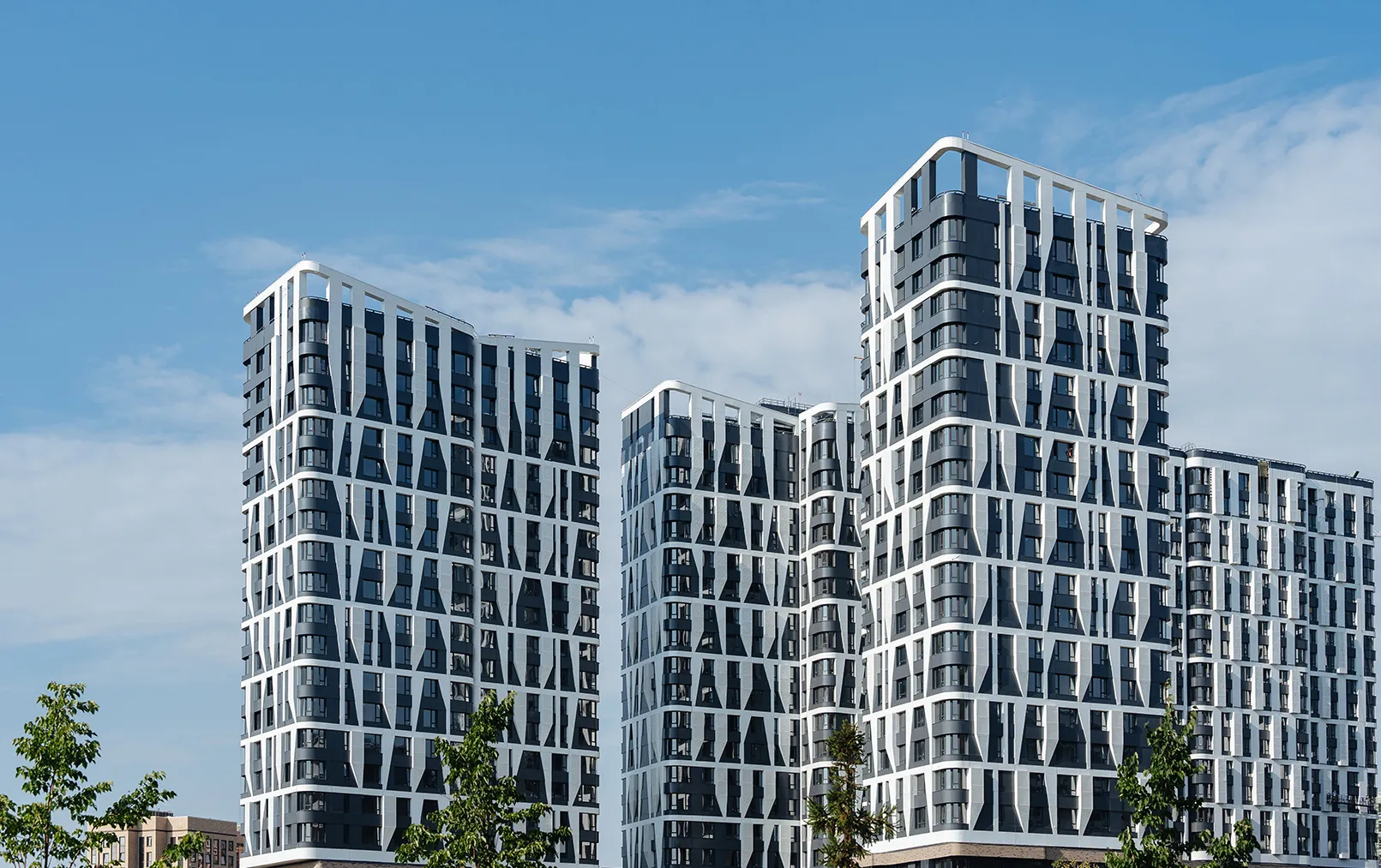 Фото жилого комплекса: многоквартирные дома в современном стиле