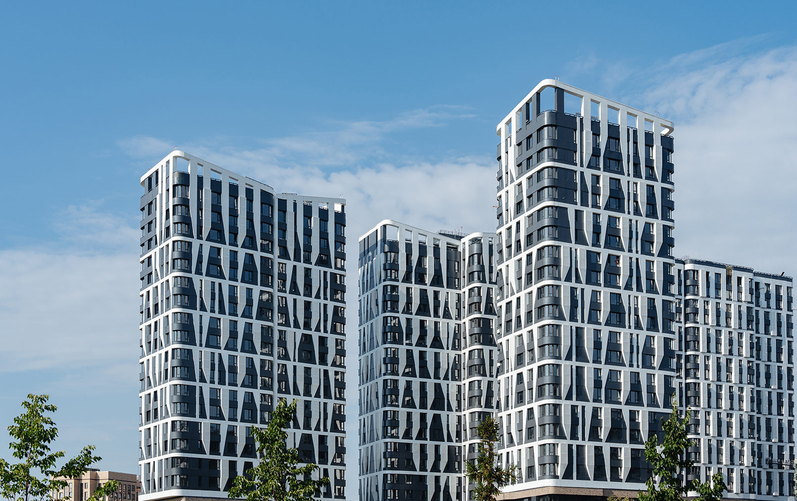 Фото жилого комплекса: многоквартирные дома в современном стиле